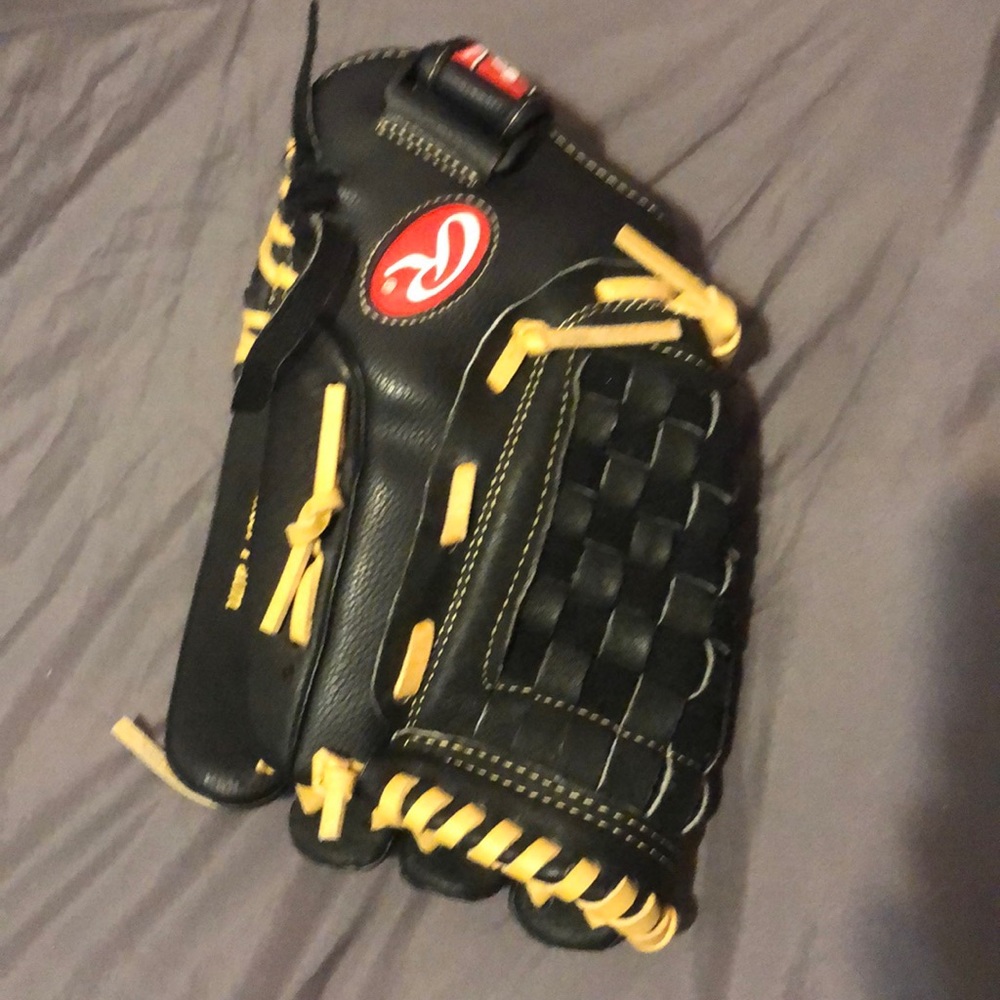 a softball glove met